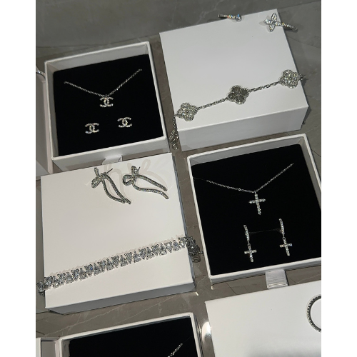 CROSS NECKLACE | SILVER